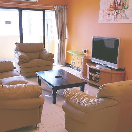Marina Court Kota Kinabalu- Bigger Group Stay Together- 6 Bedroom Apartments Extérieur photo