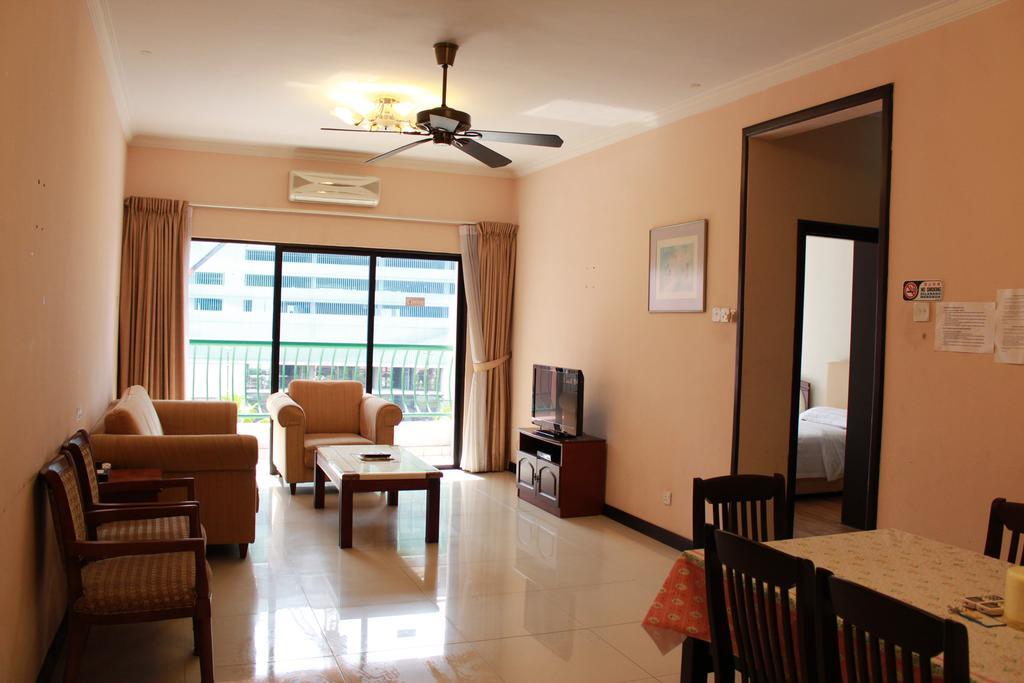 Marina Court Kota Kinabalu- Bigger Group Stay Together- 6 Bedroom Apartments Extérieur photo